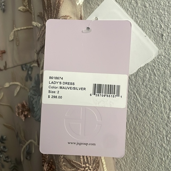 NWT! JS Collections Sequin Embroidered Daphne Flutter Column Gown Size 2 - Picture 5 of 11